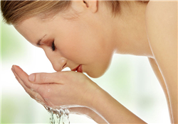 卸妝水和卸妝油的區(qū)別？卸妝水和卸妝油有什么不一樣？