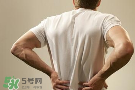 骨質(zhì)疏松會(huì)出現(xiàn)背痛嗎？骨質(zhì)疏松會(huì)引起后背疼嗎？