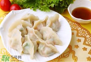 薺菜包餃子必須焯水嗎？薺菜包餃子要焯水嗎？