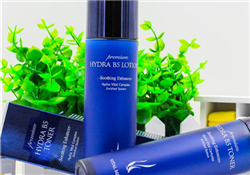 ahc水乳和蘭芝水乳哪個好？ahc水乳和蘭芝水乳哪個好用？