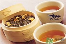 喝茶會(huì)導(dǎo)致骨質(zhì)疏松嗎？喝茶會(huì)引起骨質(zhì)疏松嗎？