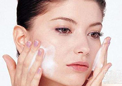 毛孔堵塞用什么洗面奶？毛孔堵塞用洗面奶注意事項