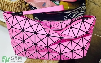 三宅一生櫻花粉包包多少錢？三宅一生櫻花粉包包價格