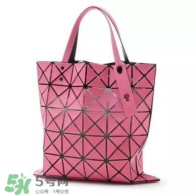 三宅一生櫻花粉包包多少錢？三宅一生櫻花粉包包價格