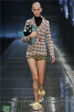 2017米蘭時(shí)裝周prada春夏系列 2017米蘭時(shí)裝周prada新品搭配 2017米蘭時(shí)裝周prada春夏系列 2017米蘭時(shí)裝周prada新品搭配