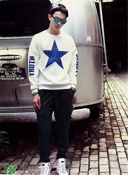 男士衛(wèi)衣里面穿什么？男士衛(wèi)衣怎么搭配好看？