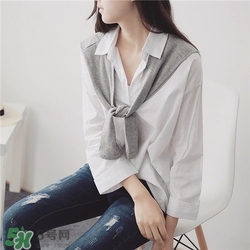 白襯衫太透怎么辦？白襯衣太透了里面穿什么？