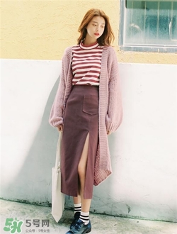 針織衫里面穿什么？針織外套里面穿什么？