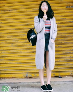 針織衫里面穿什么？針織外套里面穿什么？