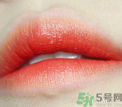 咬唇妝用什么口紅好？咬唇妝適合哪種嘴唇？