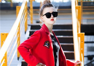 紅色衣服配什么顏色褲子？紅色衣服配什么褲子好看？