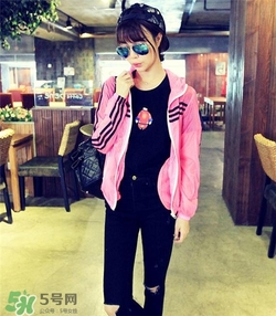 熒光色衣服怎么搭配？熒光色衣服怎么搭配好看？