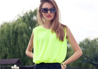 熒光色衣服怎么搭配？熒光色衣服怎么搭配好看？