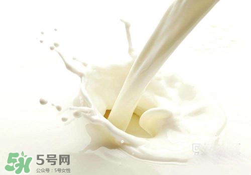 牛奶苦是怎么回事？牛奶苦能喝嗎？