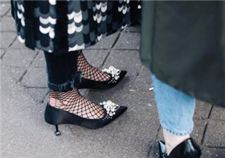 漁網(wǎng)襪搭配什么鞋子？漁網(wǎng)襪配什么鞋子好看？