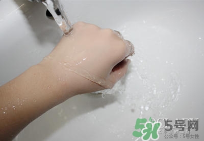 植村秀小燈泡584和784哪個白？植村秀小燈泡584和784對比