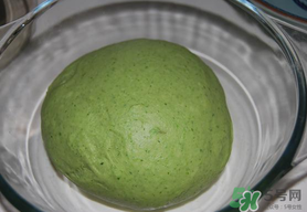 菠菜汁和面怎樣做更綠？怎么樣菠菜汁和面更綠？