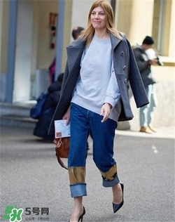 翻邊牛仔褲配什么鞋子？翻邊牛仔褲怎么搭配好看？