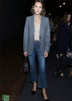 喇叭褲配什么鞋子？喇叭褲搭配什么鞋子好看？