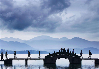 4月份去杭州穿什么？四月份去杭州穿什么衣服？