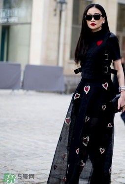 紗裙搭配什么上衣？紗裙配什么上衣好看？