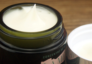 眼部有脂肪粒可以用眼霜嗎？眼部有脂肪粒用什么眼霜？