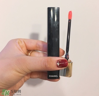 香奈兒口紅怎么打開(kāi)?香奈兒口紅打不開(kāi)怎么辦?