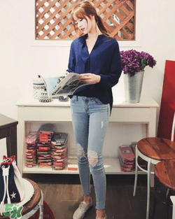 破洞牛仔褲搭配什么上衣？破洞牛仔褲配什么上衣好看？