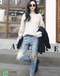 破洞牛仔褲搭配什么上衣？破洞牛仔褲配什么上衣好看？