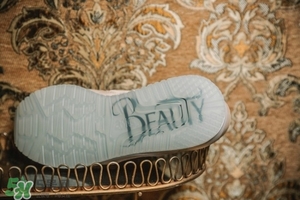 asics tiger美女與野獸合作款有哪些？asics美女與野獸多少錢？