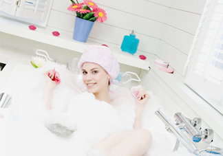 皮膚過敏能洗冷水澡嗎？過敏用冷水還是熱水洗澡？