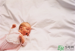 夏季新生兒如何護理 新生兒夏季護理