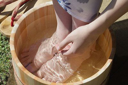 艾草泡草有什么好處？用艾草泡腳的好處有哪些？