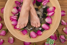 艾草泡腳治月經(jīng)不調(diào)嗎？?月經(jīng)不調(diào)能用艾草泡腳嗎？