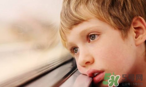 孩子抑郁癥什么癥狀？孩子抑郁癥是什么表現(xiàn)？