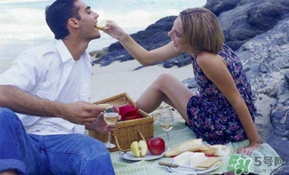 異地戀怎么解決生理需要？異地戀怎么哄女朋友開(kāi)心？