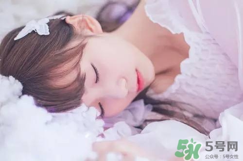 女人熬夜吃什么好？女人熬夜的危害有多大