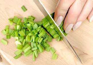 薺菜和蔥能一起吃嗎？薺菜餃子可以放蔥嗎？