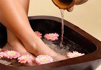 艾草可以泡腳嗎？艾葉泡腳的功效與作用