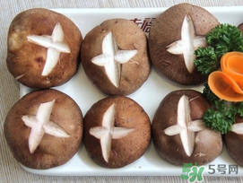 薺菜和蘑菇能一起吃嗎？薺菜和菇類能一起吃嗎？