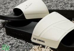 adidas2017春夏運(yùn)動(dòng)拖鞋多少錢？阿迪達(dá)斯春夏新品拖鞋專柜價(jià)格