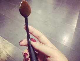 牙刷粉底刷怎么用？牙刷粉底刷使用方法