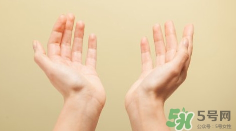早起手心發(fā)熱怎么回事？早起手心為什么發(fā)熱？