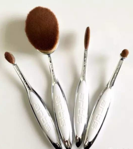 牙刷粉底刷怎么用？牙刷粉底刷使用方法