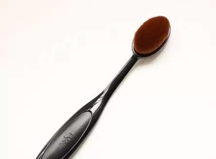 牙刷粉底刷怎么用？牙刷粉底刷使用方法