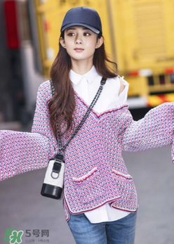 香奈兒gabrielle手袋怎么搭配？chanel gabrielle包包怎么背好看？