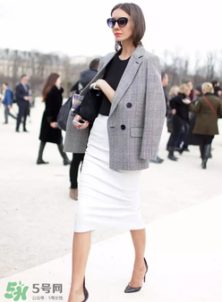 春天穿連衣裙搭配什么外套？連衣裙搭配什么外套好看？