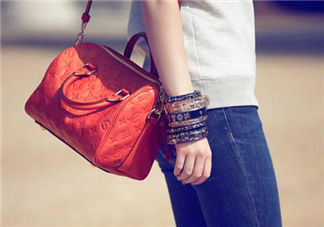 lv枕頭包正品多少錢？lv枕頭包專柜價格