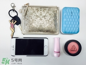 furla芙拉和蔻馳哪個好？芙拉和蔻馳包包哪個檔次高？