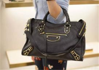 巴黎世家機(jī)車(chē)包正品多少錢(qián)？balenciaga機(jī)車(chē)包專柜價(jià)格